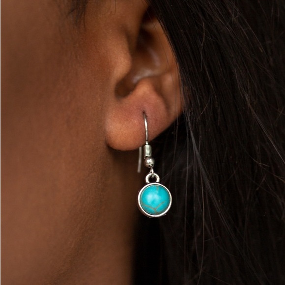 ❤️‍🔥5/$25❤️‍🔥 Adobe Attitude Blue Necklace - Picture 3 of 3